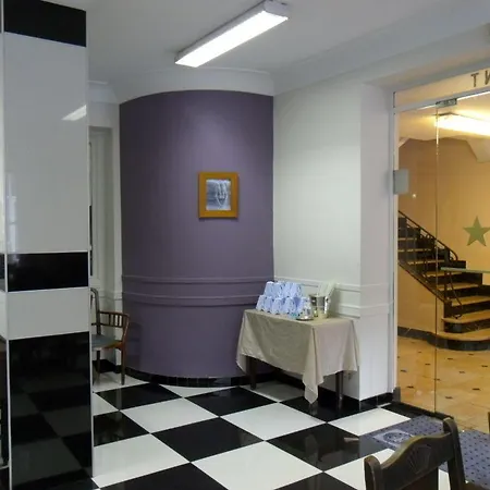 诺迪斯特十字酒店 2* 卢德