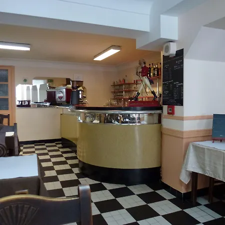 诺迪斯特十字酒店 卢德