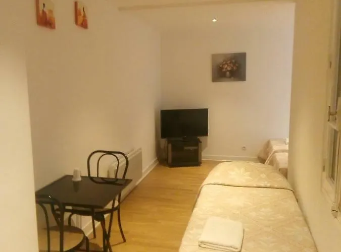 Hotel Croix Des Nordistes 2* Lourdes